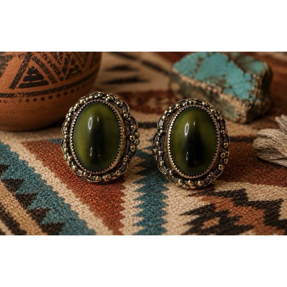 WHITING & DAVIS CO Green Cabochon Style Clip Earrings Gold Tone Vintage 3/4"